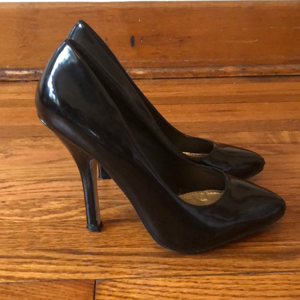 Esquire size 7 black stilettos